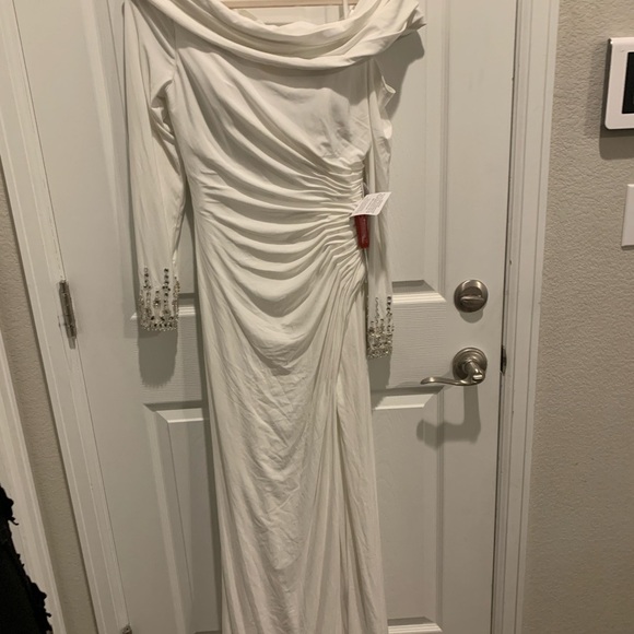 Mac Douggal Jeweled cuffs One-shoulder White Gown Sz 6 # - Picture 7 of 12